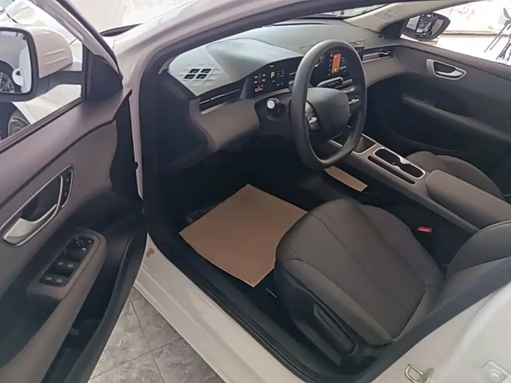 Roewe D6 2026 2025 Model 450km Premium Edition