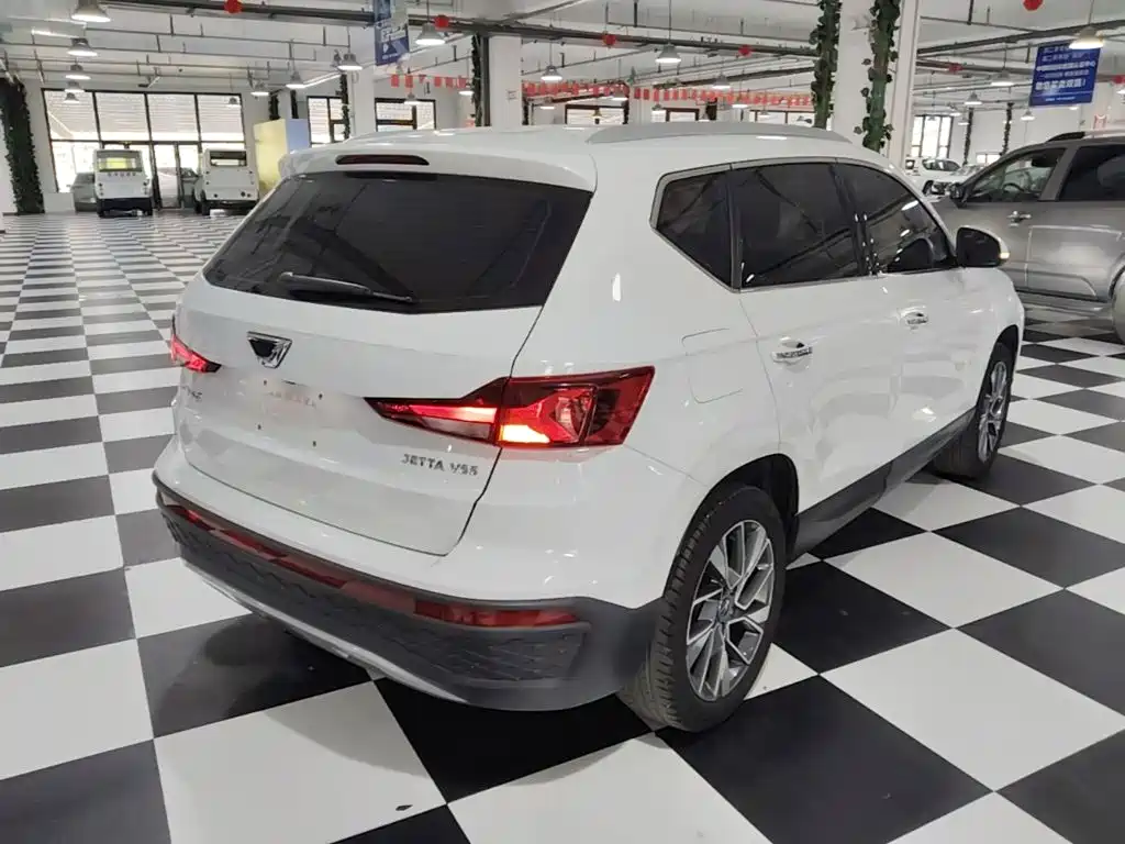 Photo 7 - Jetta VS5