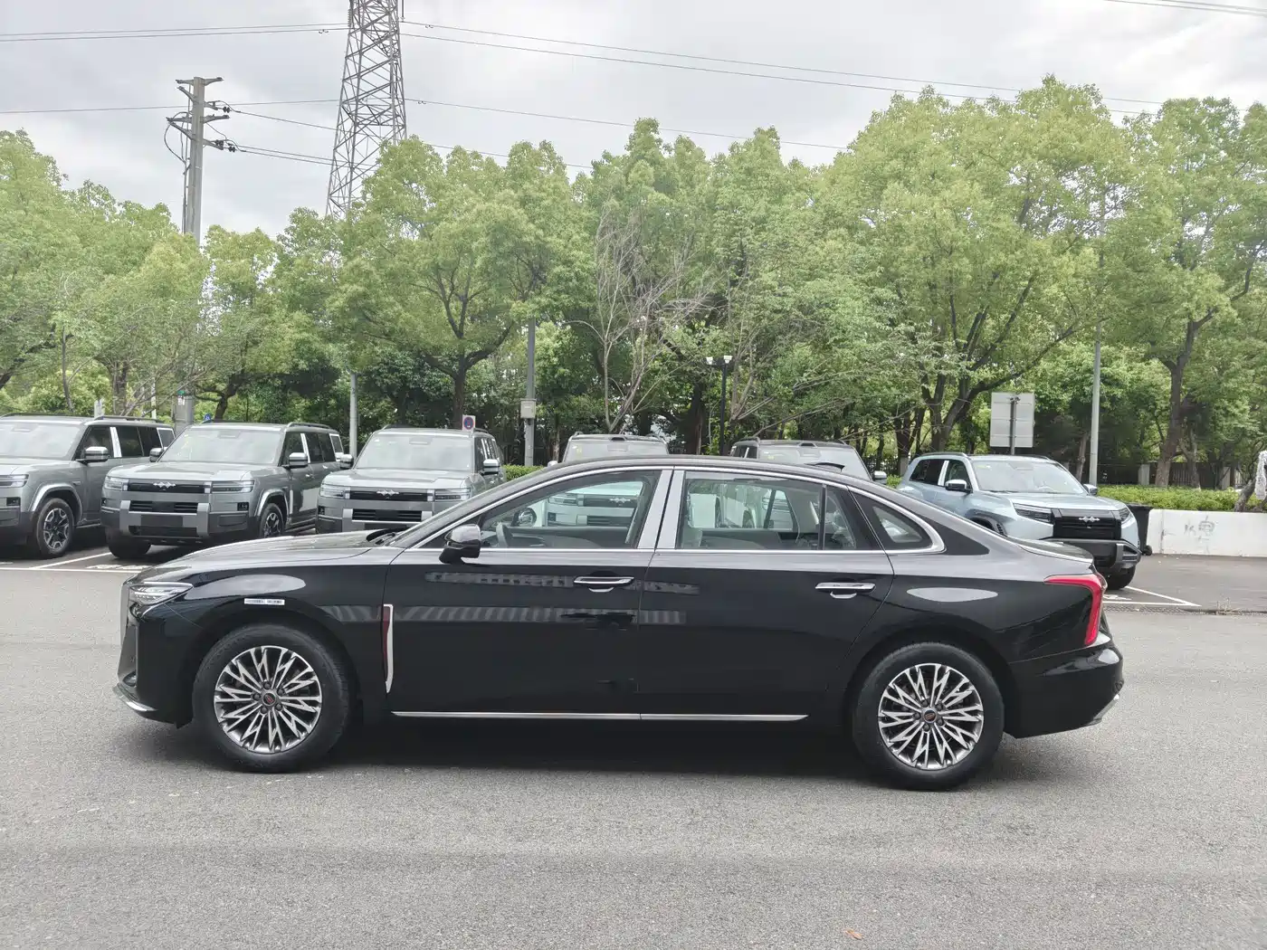 Hongqi H5 2025 1.5T DCT 600,000 Units Commemorative Edition фото 7