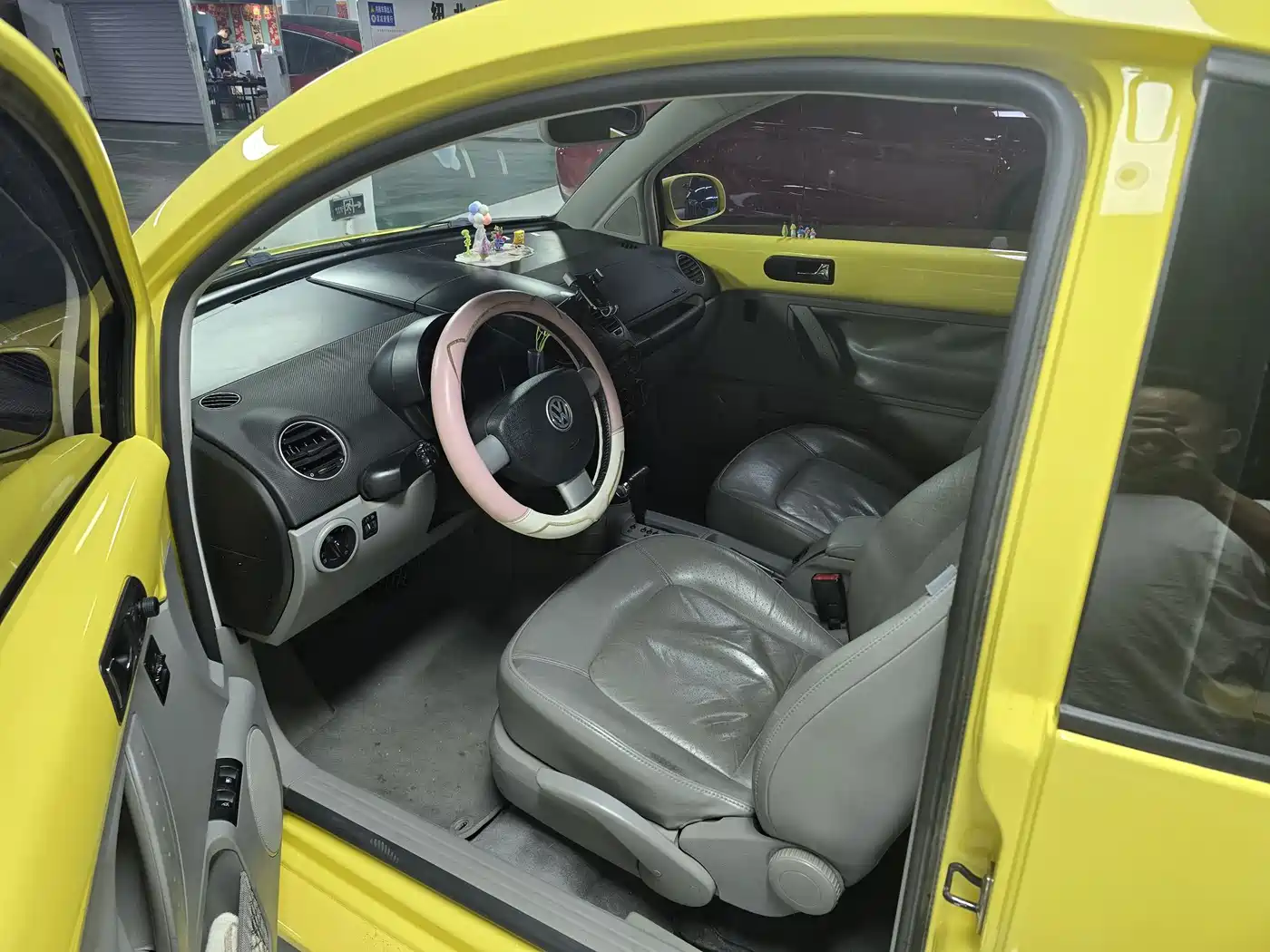 Photo 9 - Volkswagen Beetle