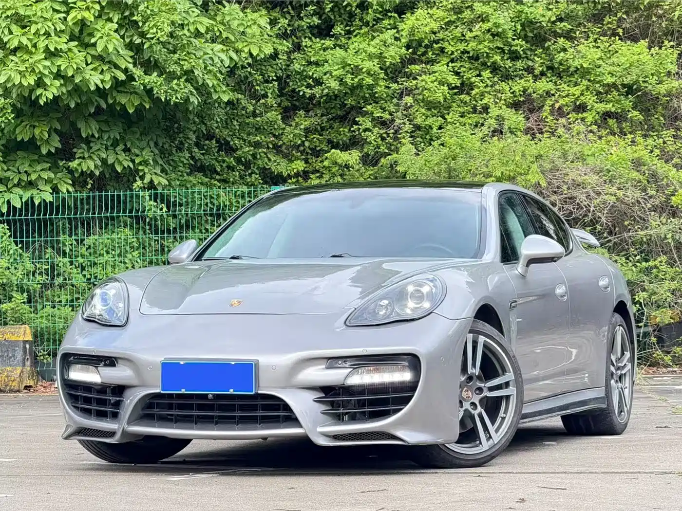 Porsche Panamera 2010 Panamera 4 3.6L