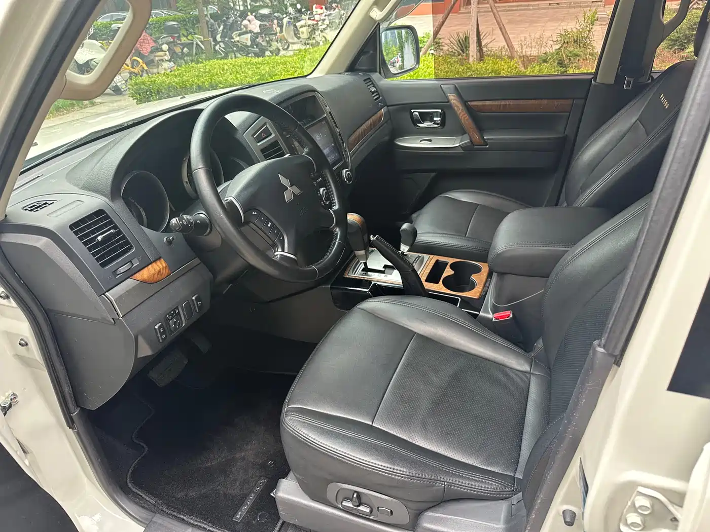 Mitsubishi Pajero (Import) 2019 3.0L Auto Standard Version фото 9