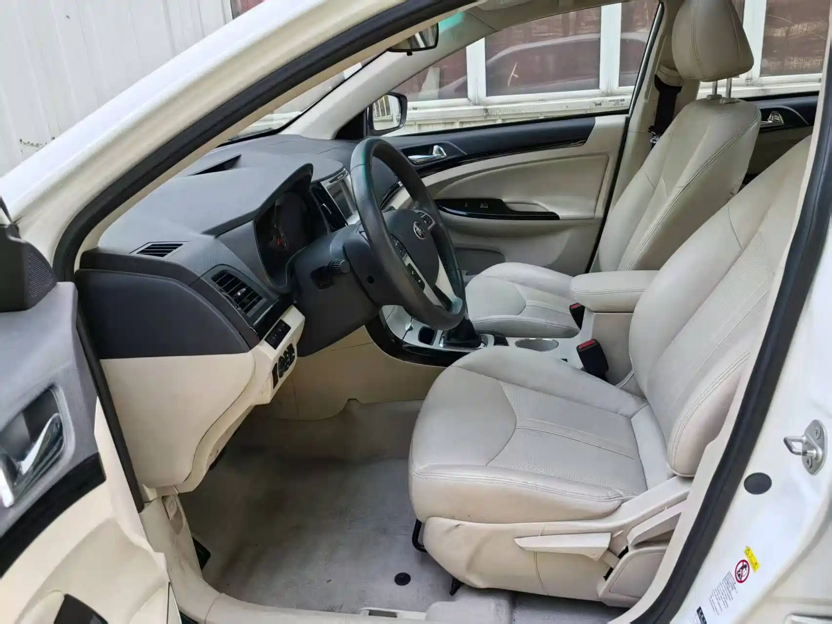 Photo 12 - BYD e5