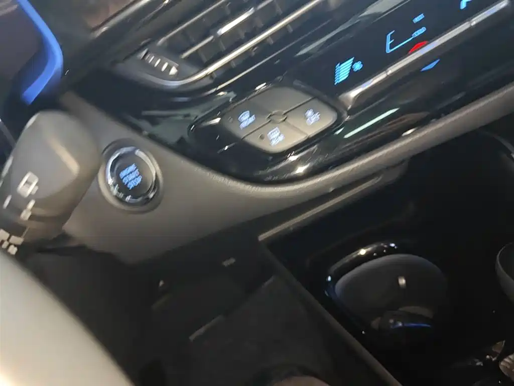 Toyota IZOA 2018 2.0L Yichi Edition China V фото 9