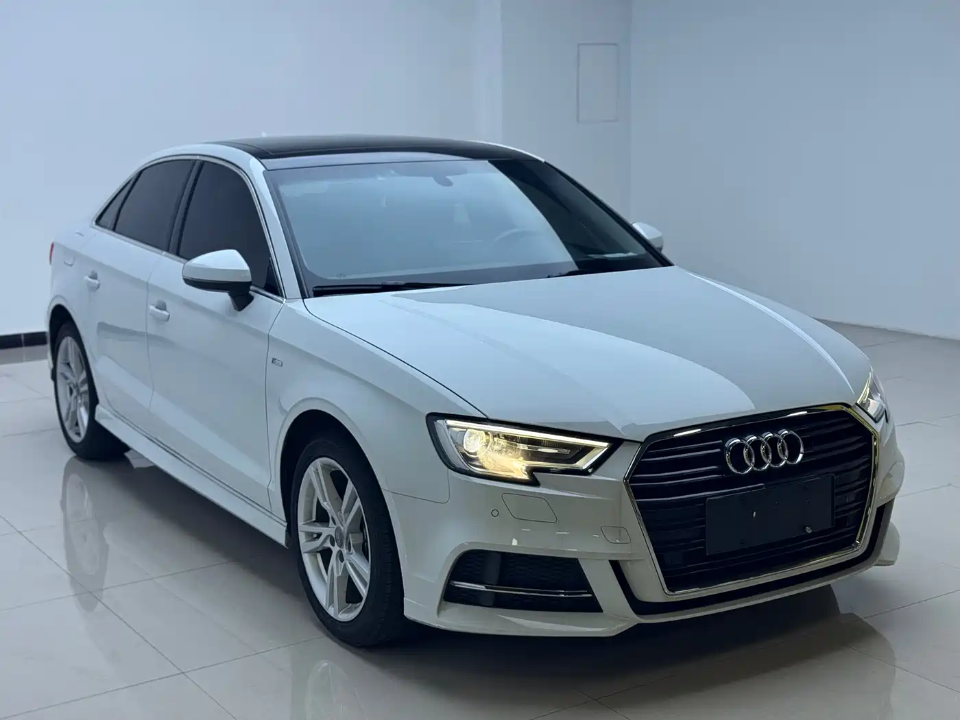 Audi A3 2018 30th Anniversary Limousine 35 TFSI Fashion фото 3