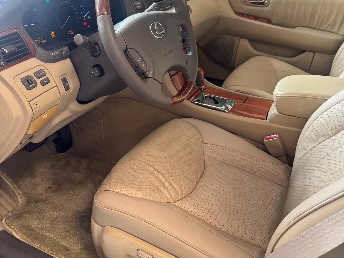 Фото 8 - Lexus LS