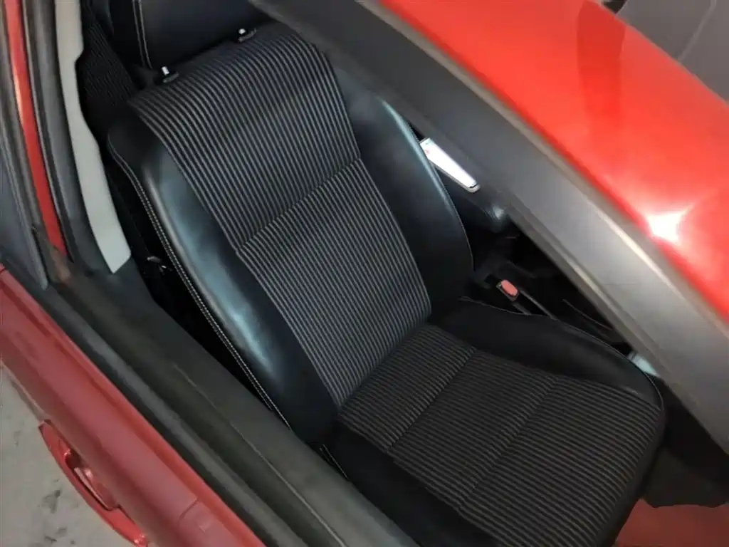 Toyota YARiS L Zhi Xuan 2015 1.5G Auto Sunroof Special Edition фото 25