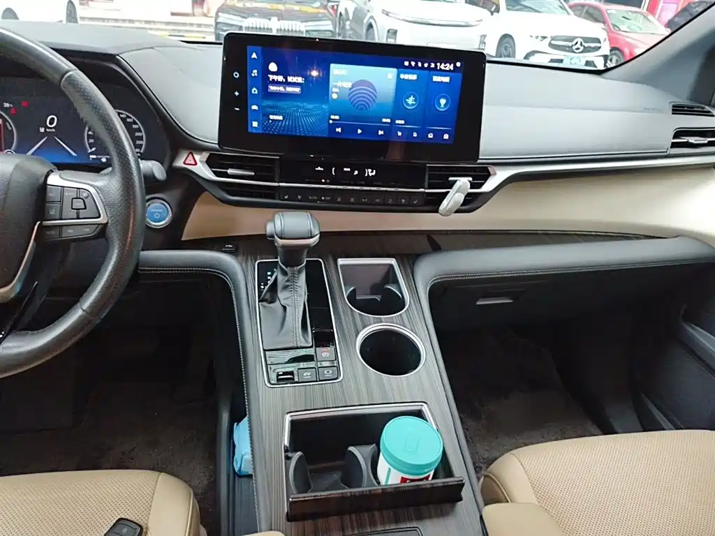 Toyota Sienna 2021 2.5L Hybrid Ultimate Edition фото 6