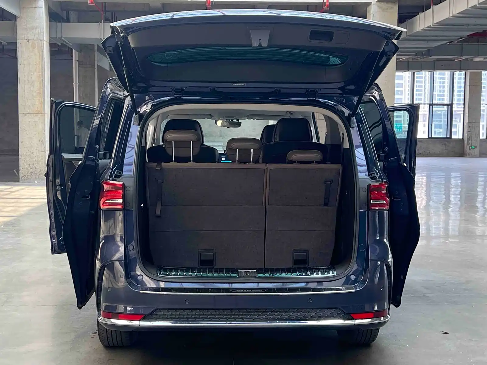 Photo 7 - Roewe iMAX8 EV