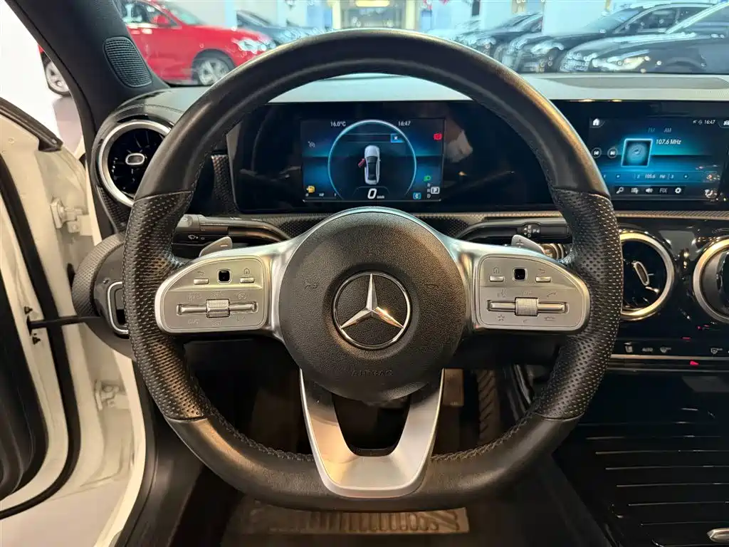 Mercedes-Benz A-Class 2019 A 180 L Sport Sedan фото 11