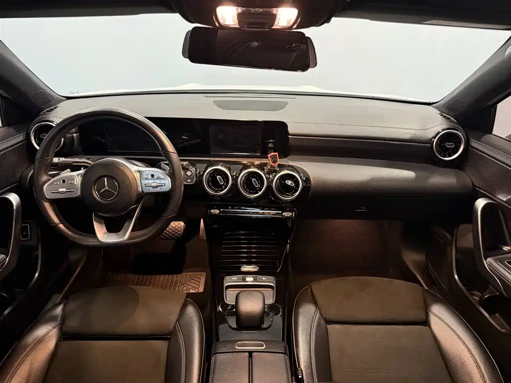 Mercedes-Benz A-Class 2019 A 180 L Sport Sedan фото 7