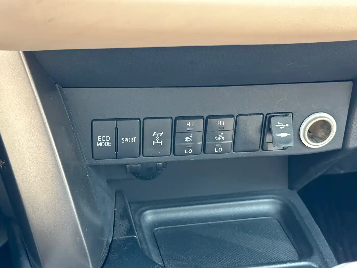 Toyota RAV4 Rongfang 2015 2.5L Automatic 4WD Elite Edition фото 15