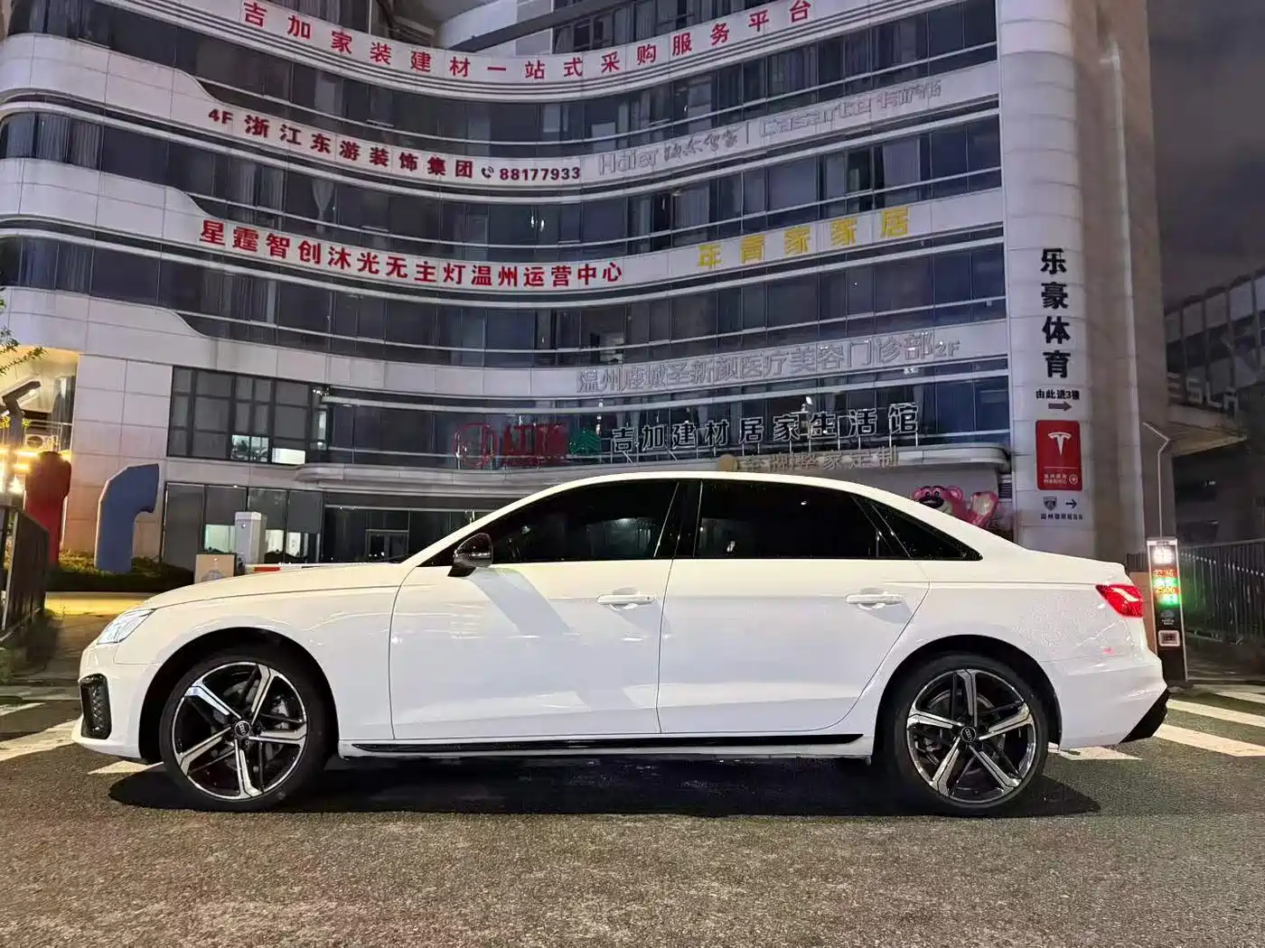 Photo 3 - Audi A4L
