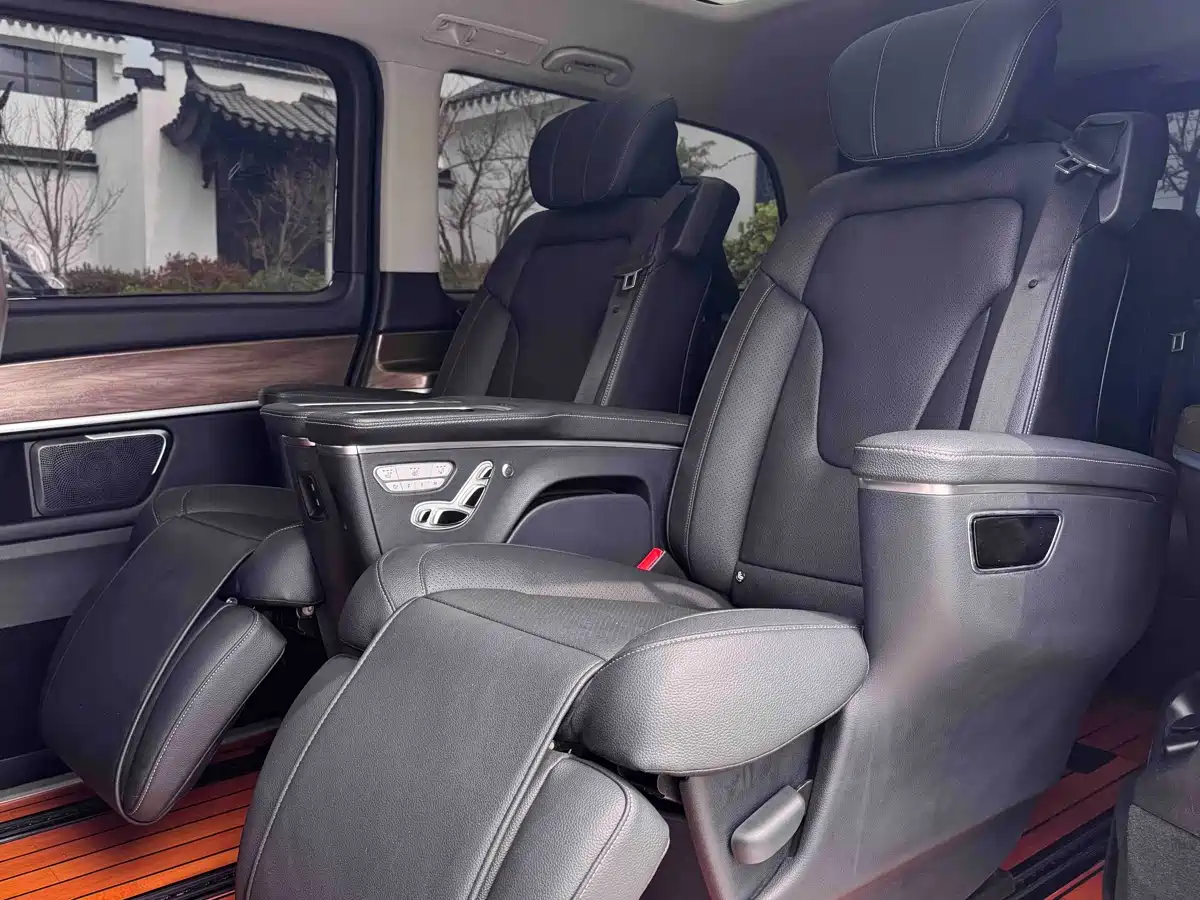 Mercedes-Benz V-Class 2020 Model V 260 L Long Wheelbase Luxury фото 7