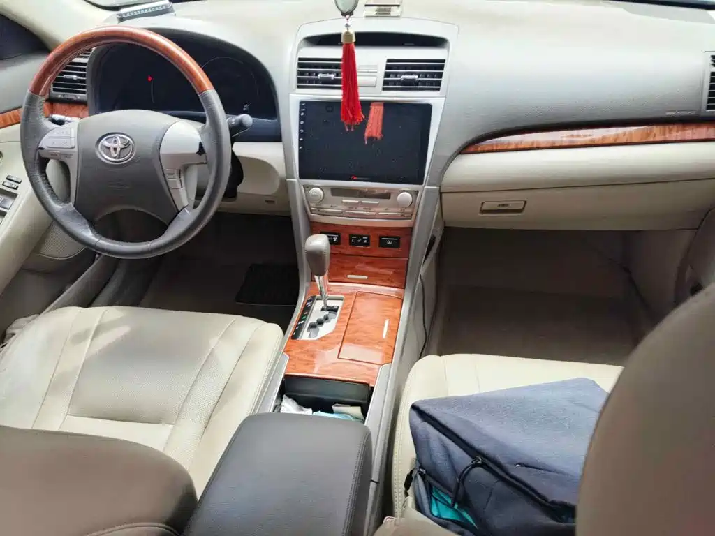 Фото 12 - Toyota Camry