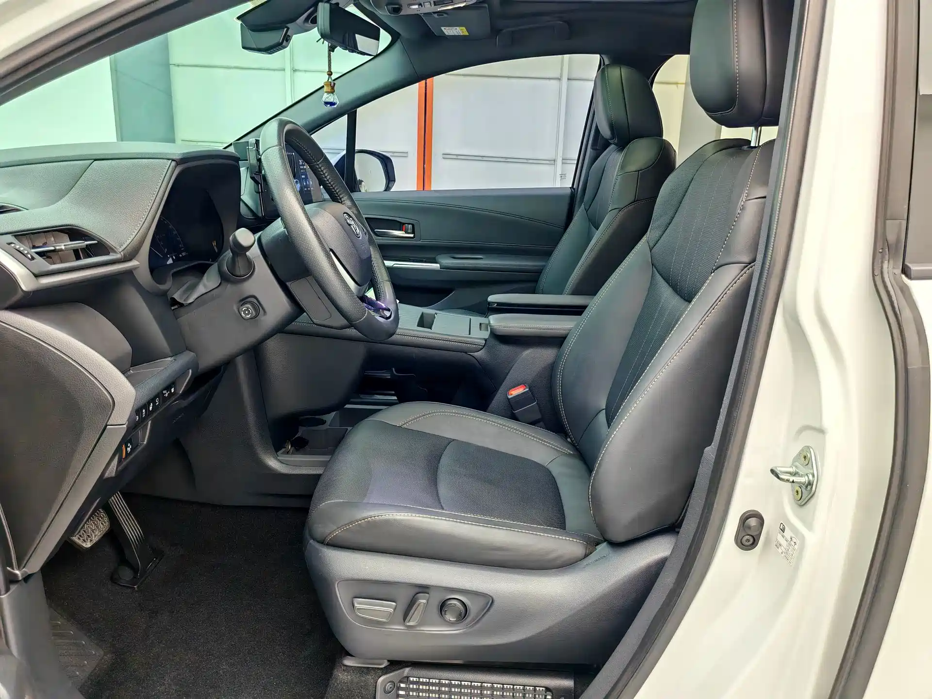 Фото 5 - Toyota Sienna
