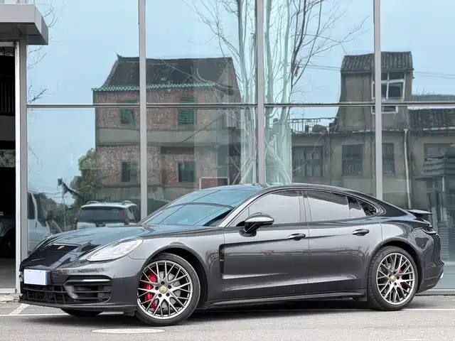 PORSCHE PANAMERA
