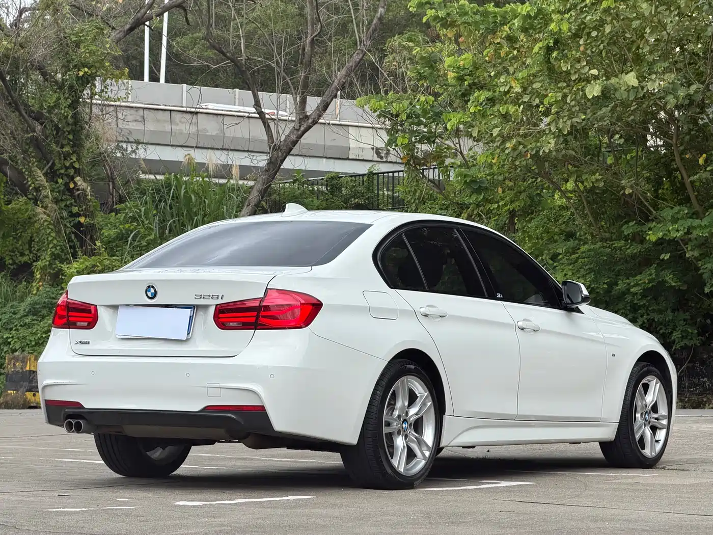 BMW 3 Series 2016 328i xDrive M Sport фото 16