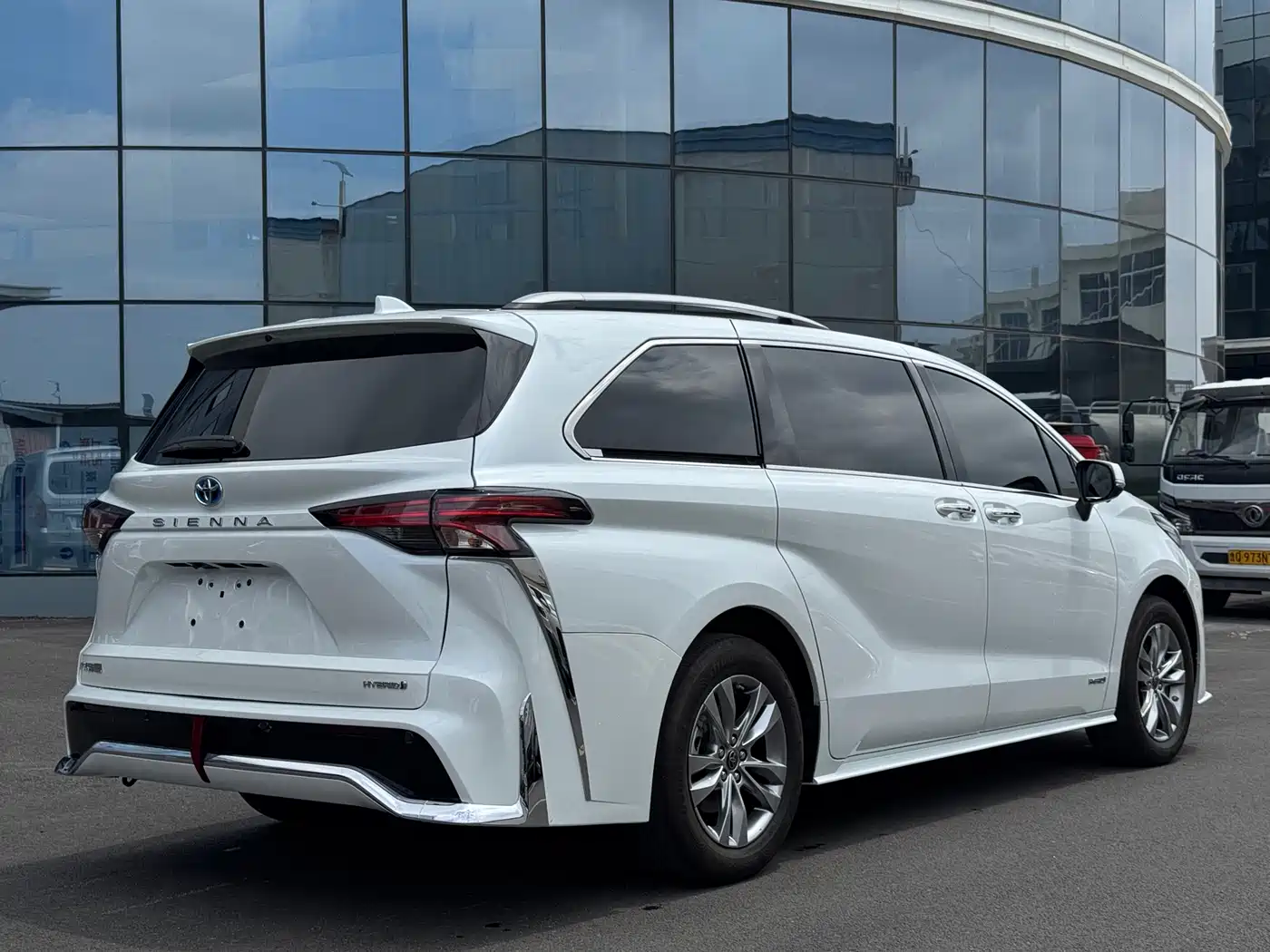 Toyota Sienna 2023 2.5L Hybrid Comfort Edition фото 5