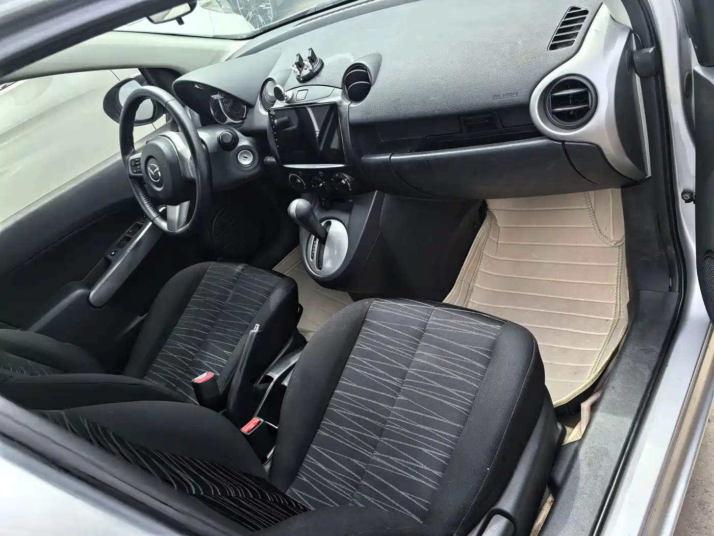 Mazda 2 2011 2011 XuanDong 1.3L Automatic Standard