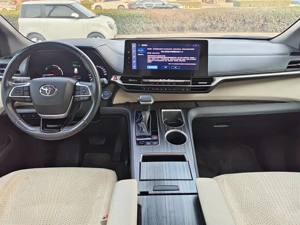 Toyota Sienna 2023 2.5L Hybrid Premium Edition фото 12