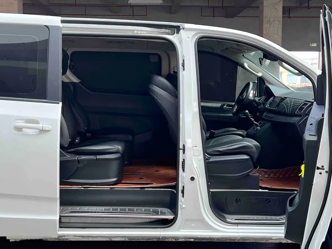 Maxus G10 2023 2023 2.0T Manual Multi-function Edition Diesel 7-seater
