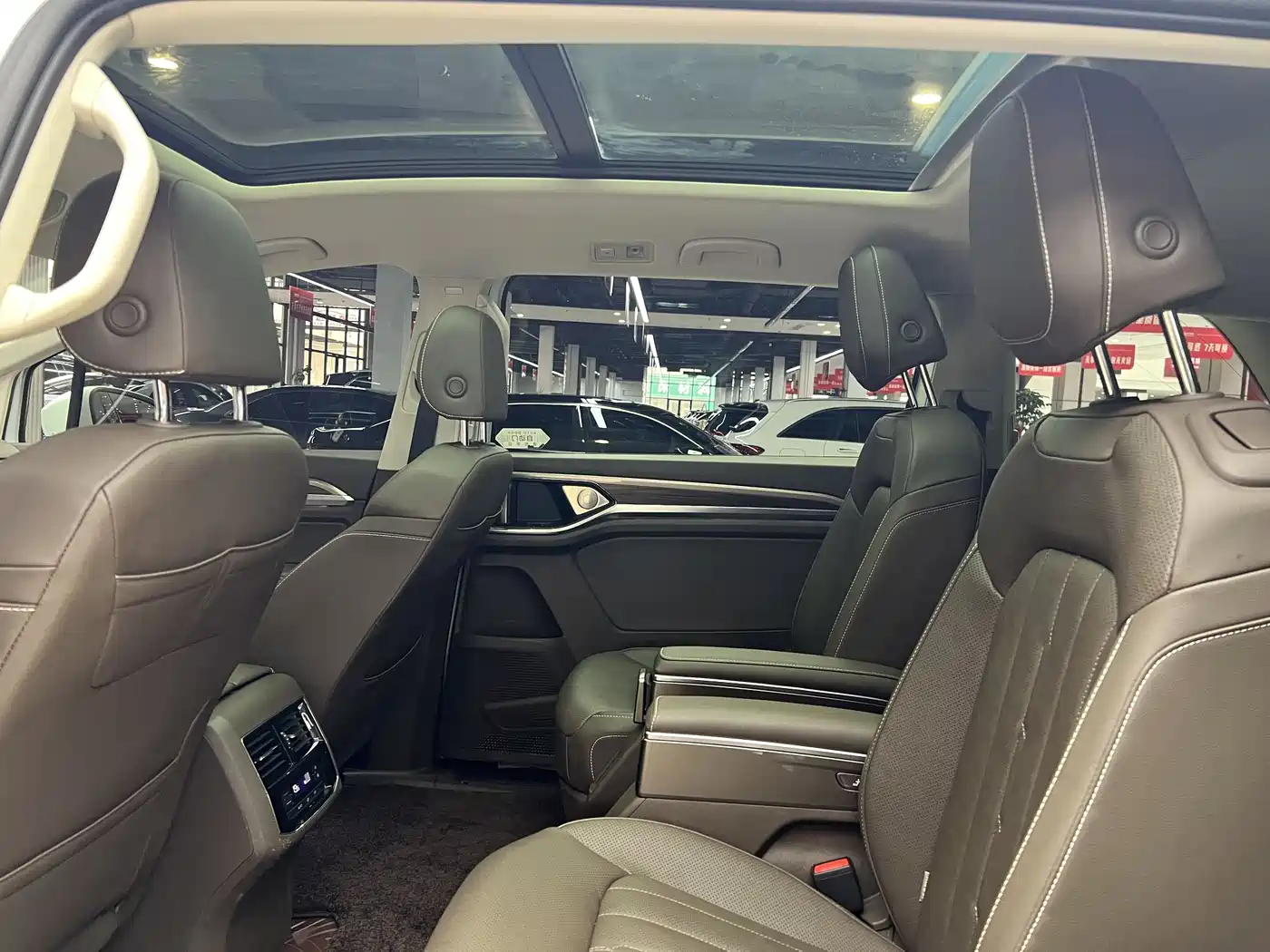 Volkswagen Viloran 2020 330TSI Luxury Edition фото 12