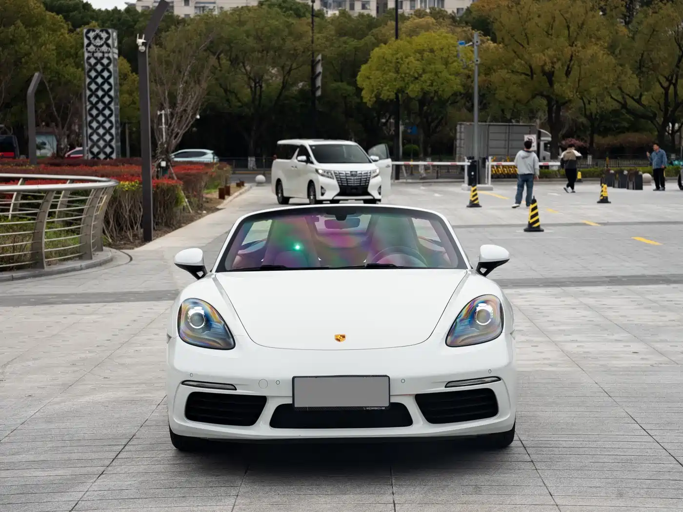 Porsche 718 2019 Boxster T 2.0T фото 2