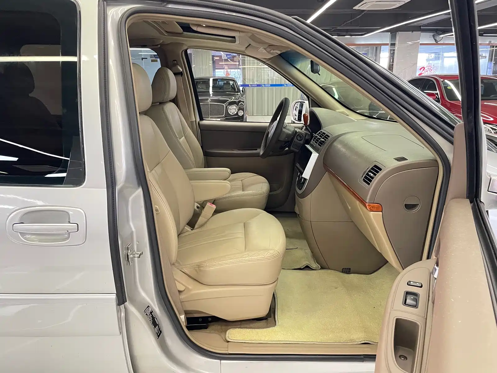 Фото 8 - Buick GL8