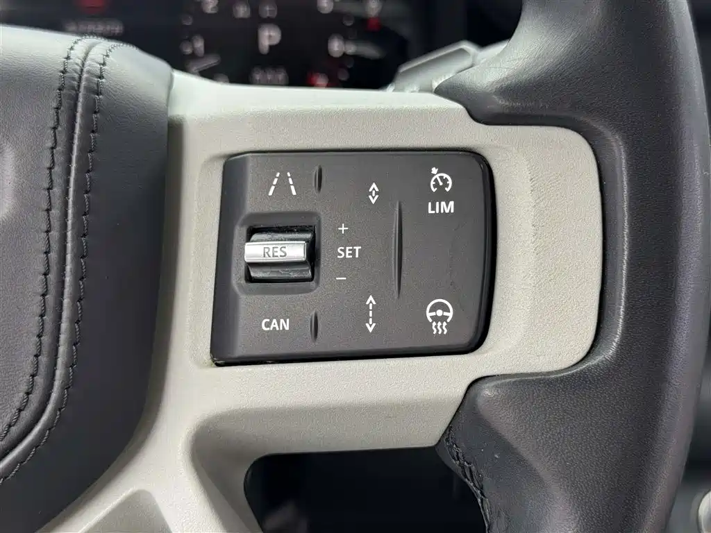 Land Rover Defender 2023 Model 90 3.0T P400 XS фото 14