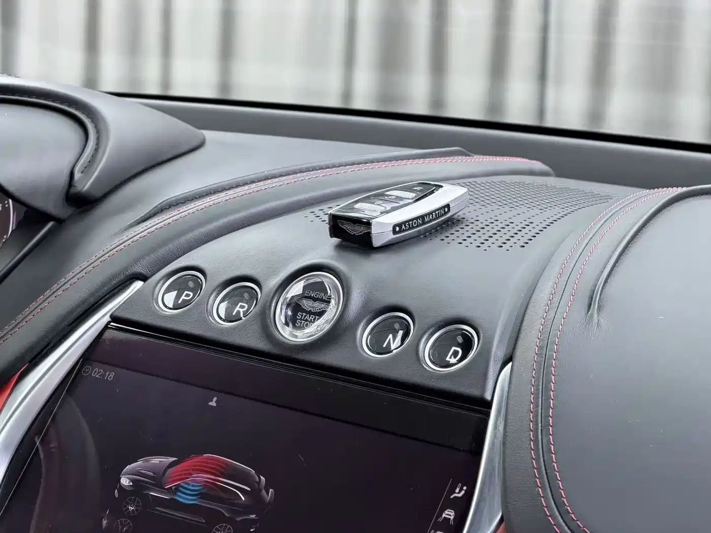 Фото 9 - Aston Martin DBX