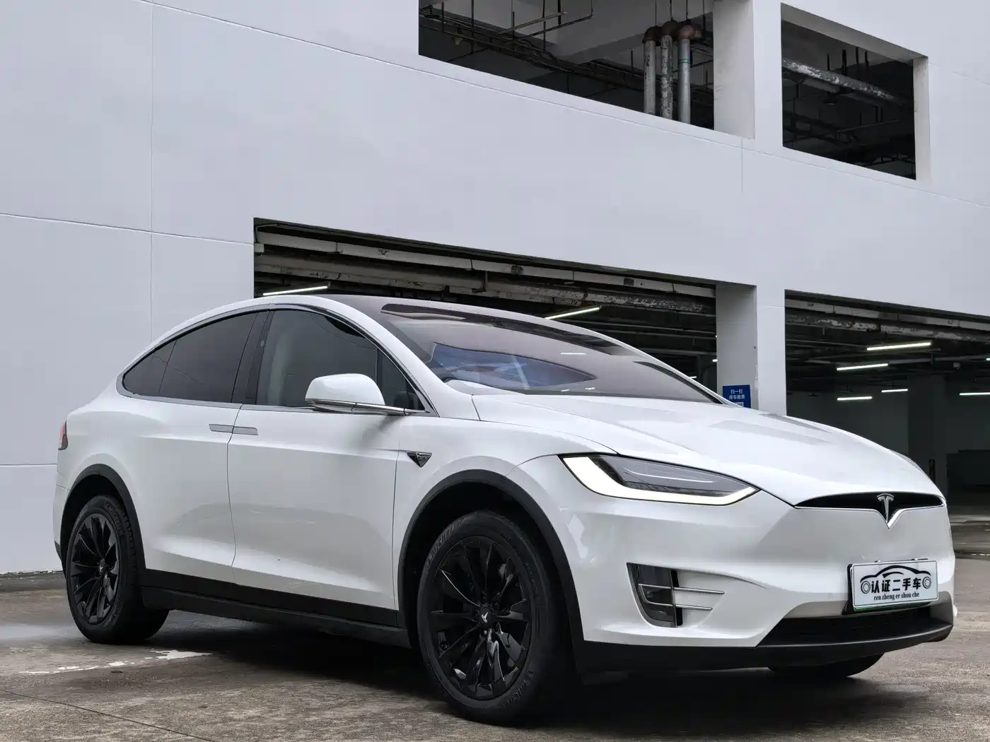 TESLA MODEL X