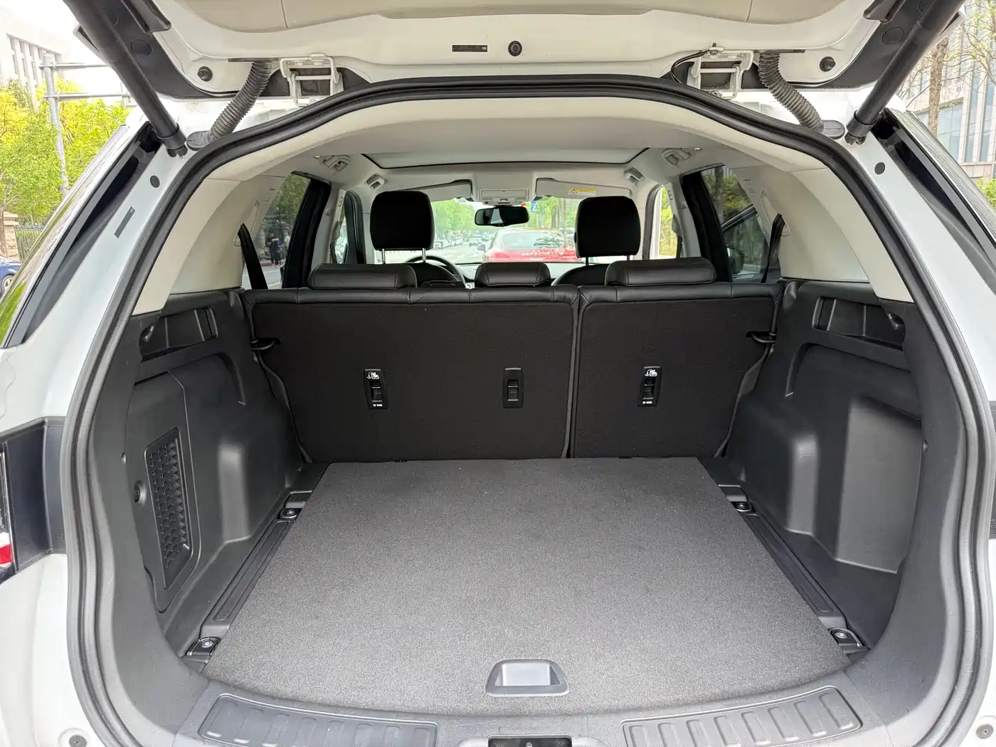 Land Rover Discovery Sport 2018 240PS SE Edition фото 11