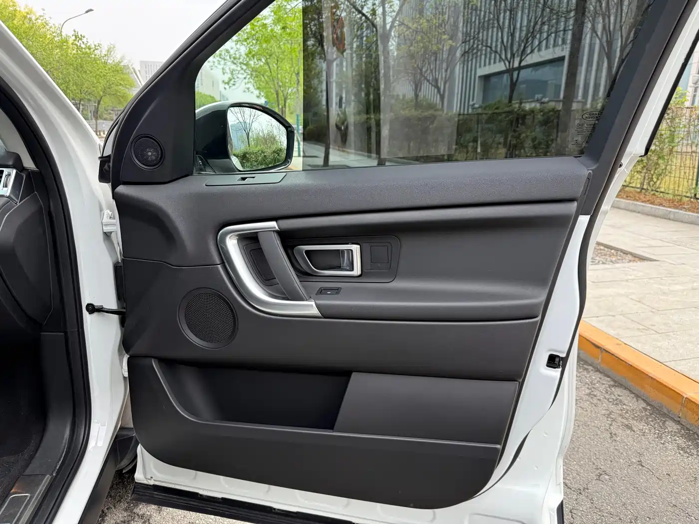 Land Rover Discovery Sport 2018 240PS SE Edition фото 14
