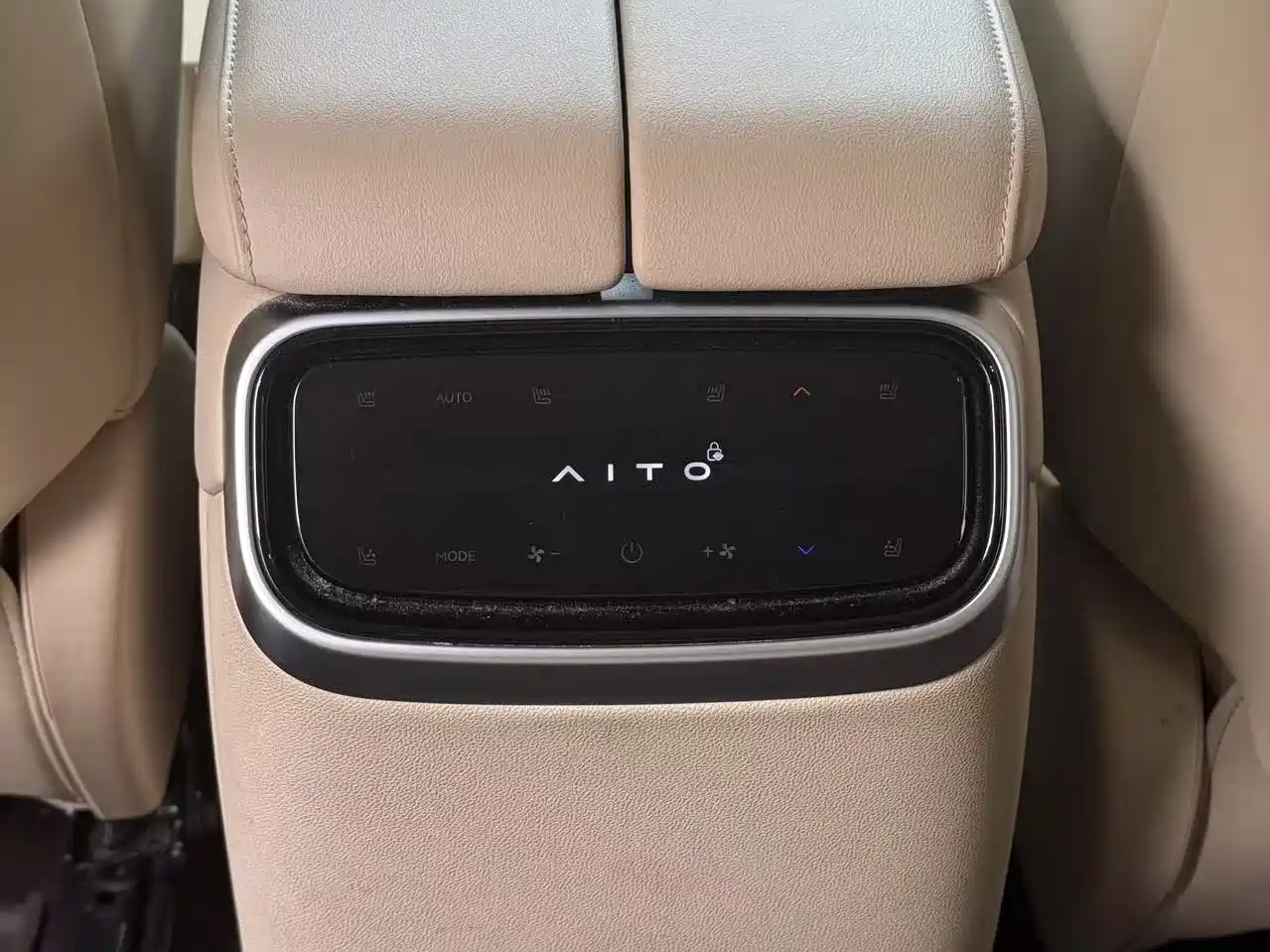 AITO Wenjie AITO M7 2024 1.5T Smart AWD Max Edition 5-Seater фото 16