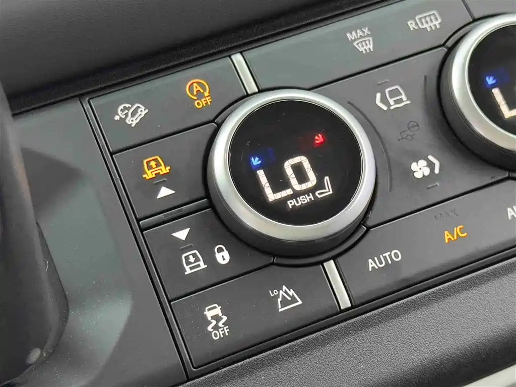 Land Rover Defender 2023 Model 90 3.0T P400 XS фото 13