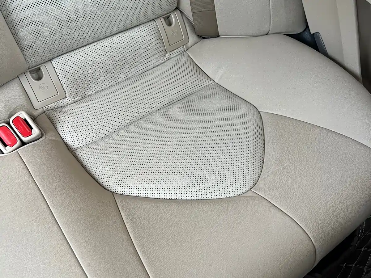 Фото 22 - Toyota Camry