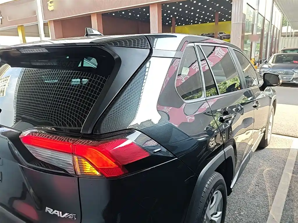 Toyota RAV4 Rongfang 2023 2.0L CVT 2WD Urban Edition фото 7