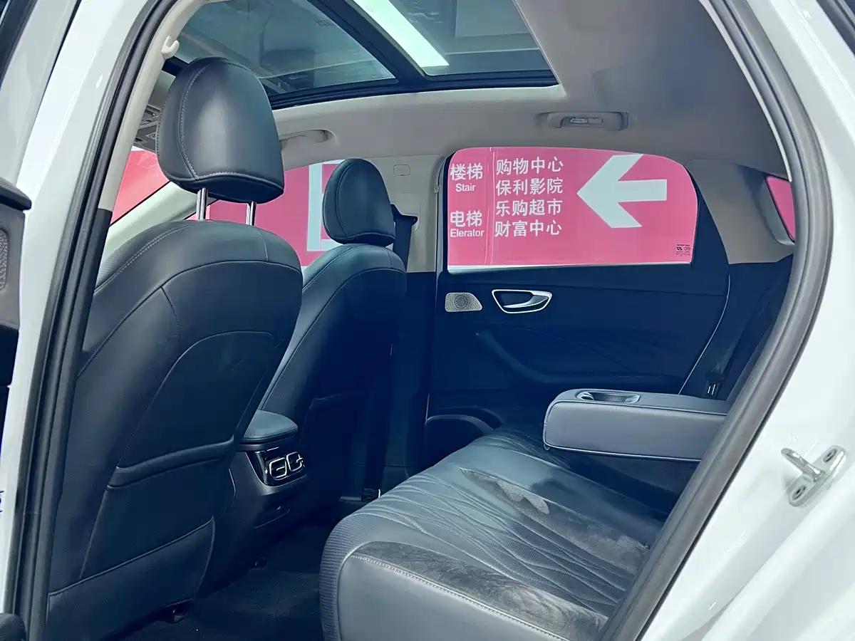 Фото 12 - Roewe D7