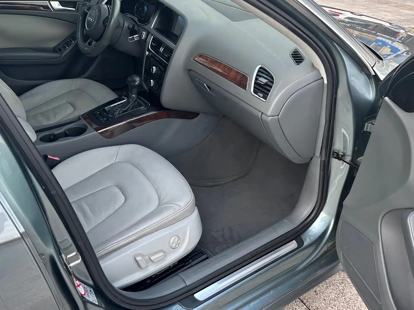 Audi A4L 2013 35 TFSI Automatic Comfort фото 12