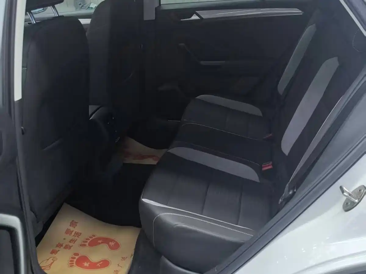 VOLKSWAGEN T ROC EXPLORING SONGS