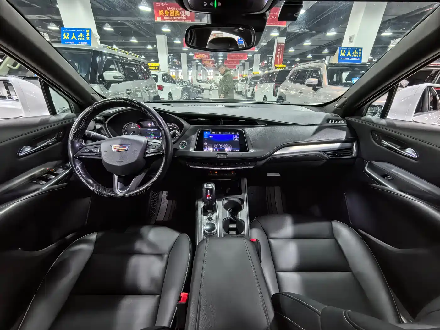 Cadillac XT4 2018 Model 28T 4WD Leading фото 7