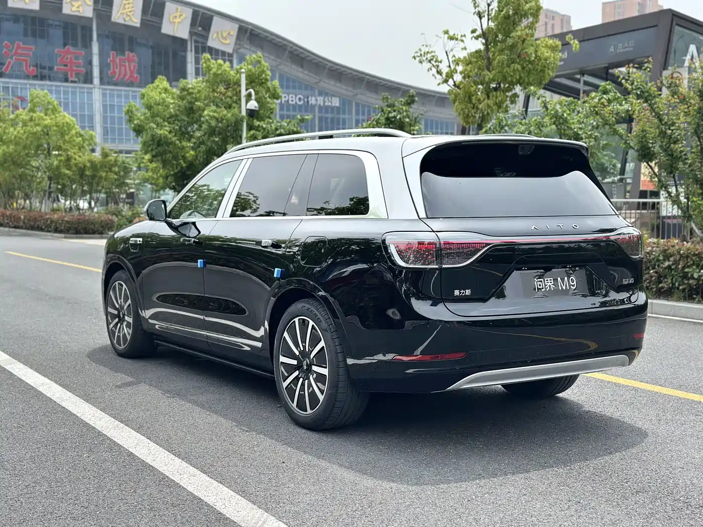 AITO Wenjie AITO M9 2025 Extended Range Ultra 52kWh 6-Seater фото 11
