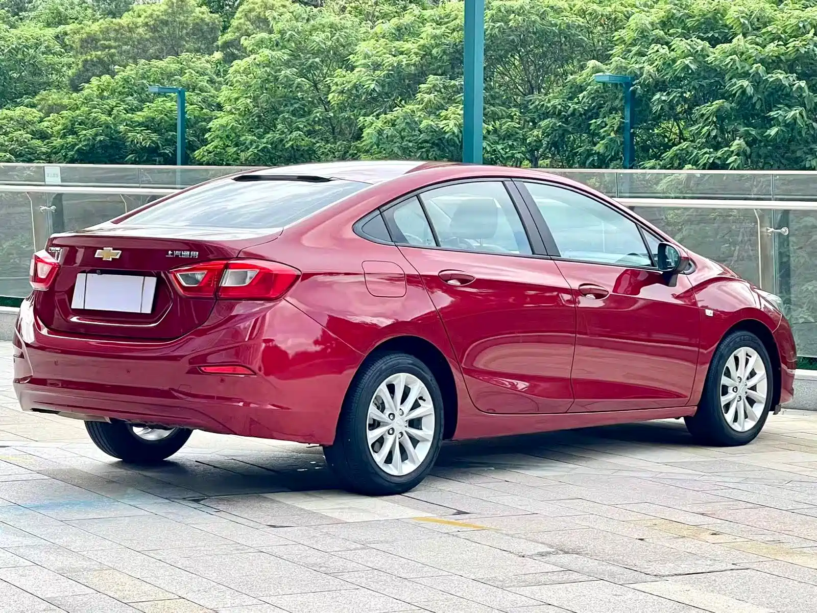 Photo 4 - Chevrolet Cruze