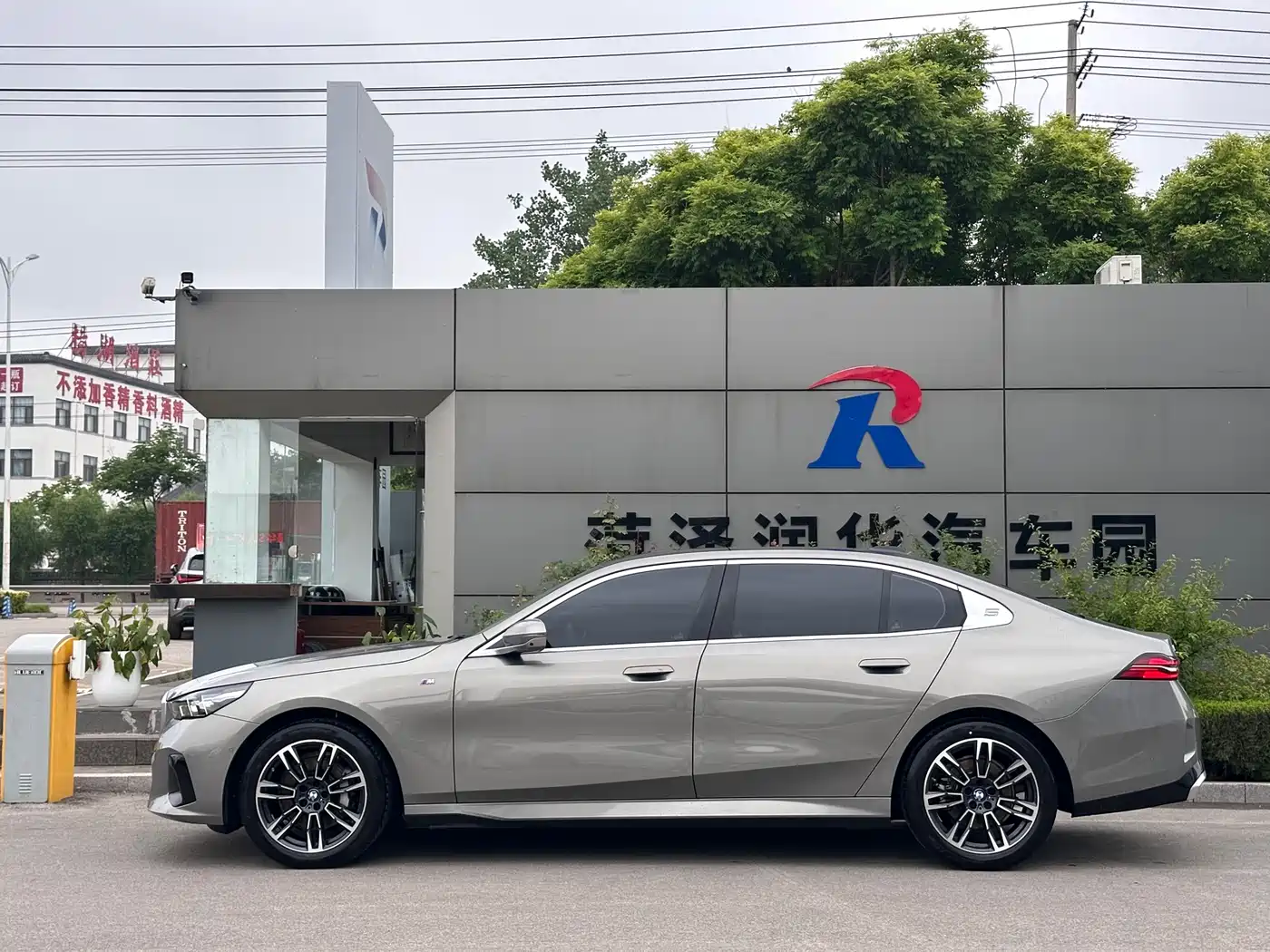 BMW 5 Series 2024 530Li Leading M Sport Package фото 3