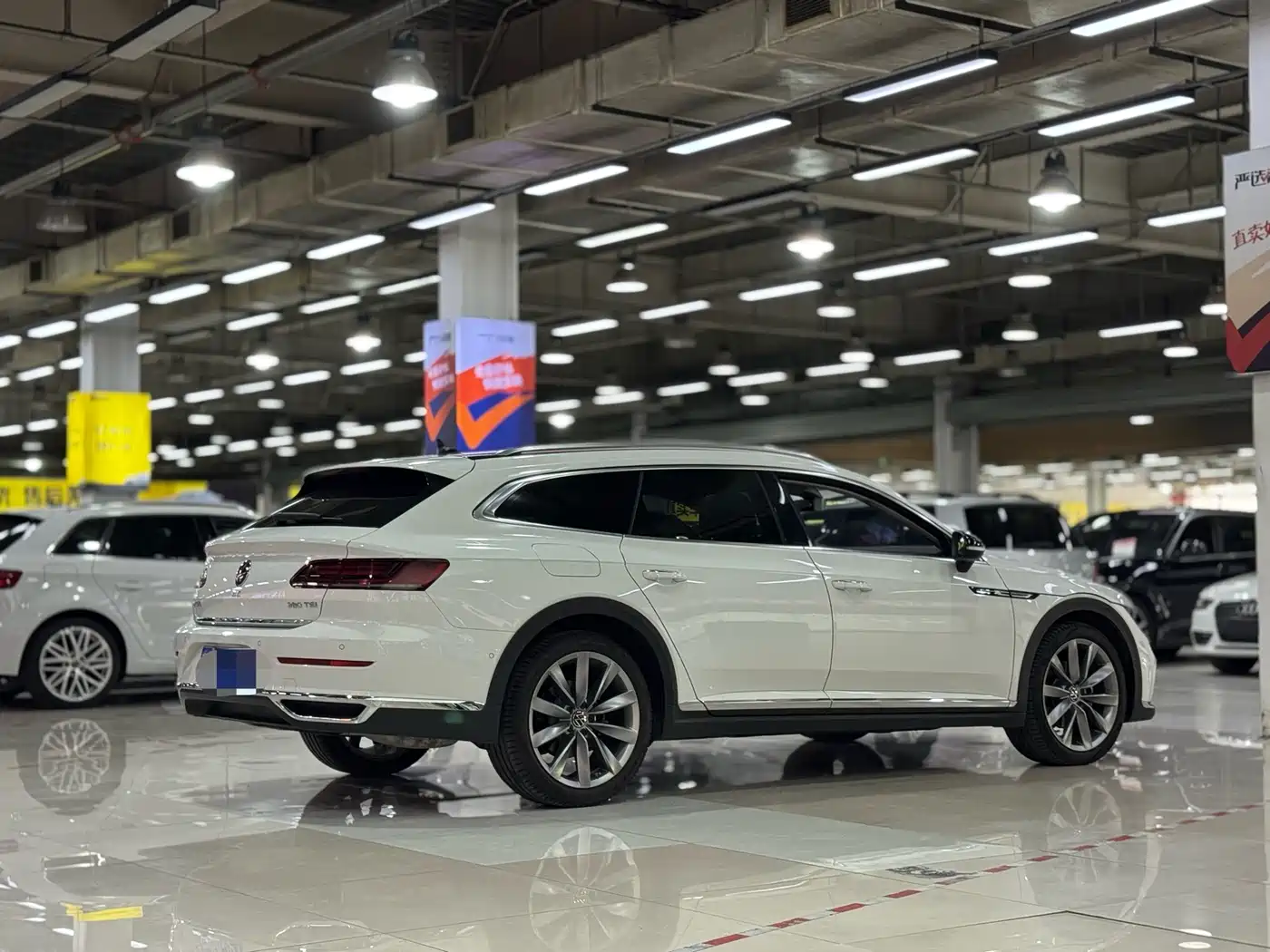 Volkswagen FAW-Volkswagen CC 2023 Shooting Brake 380TSI Hunter's Heart Edition фото 5