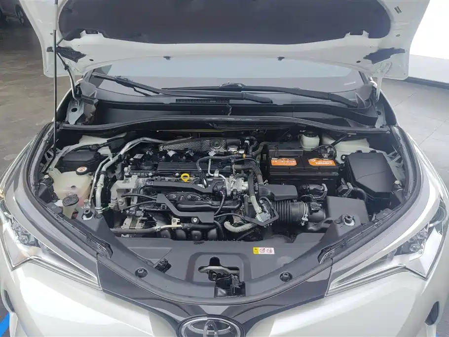 Toyota C-HR 2020 Model 2.0L Leading фото 10