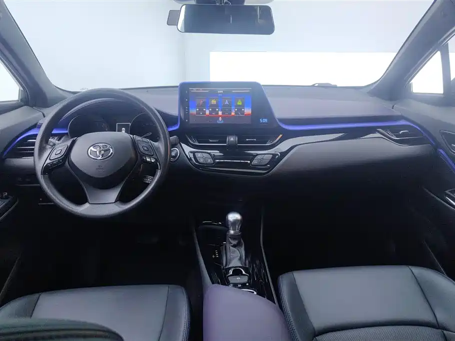 Toyota C-HR 2020 Model 2.0L Leading фото 12