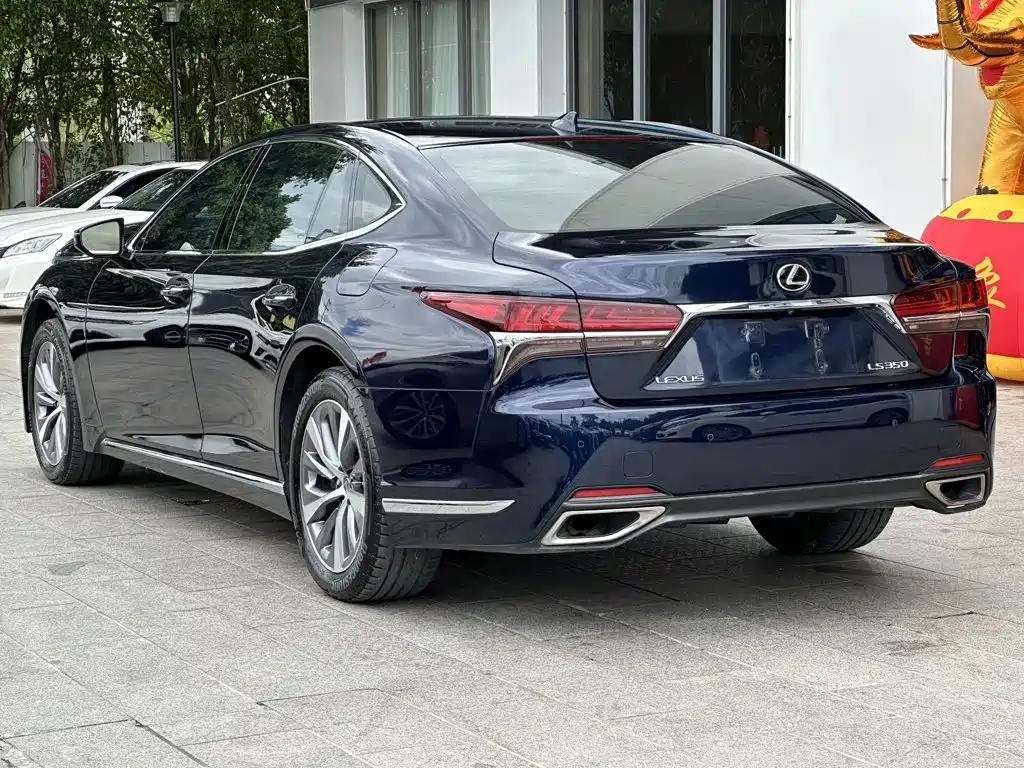 Фото 6 - Lexus LS