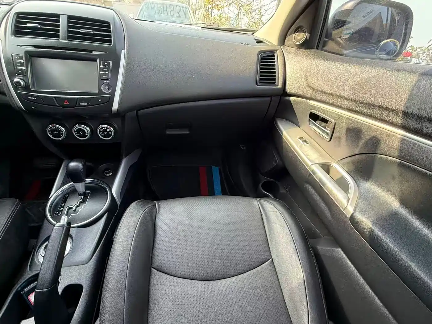 Mitsubishi ASX 2013 2.0L CVT 2WD Luxury фото 14